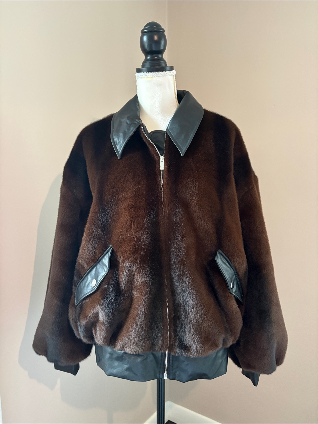Weworewhat Women’s Faux Fur Bomber Jacket — image 7 of 8